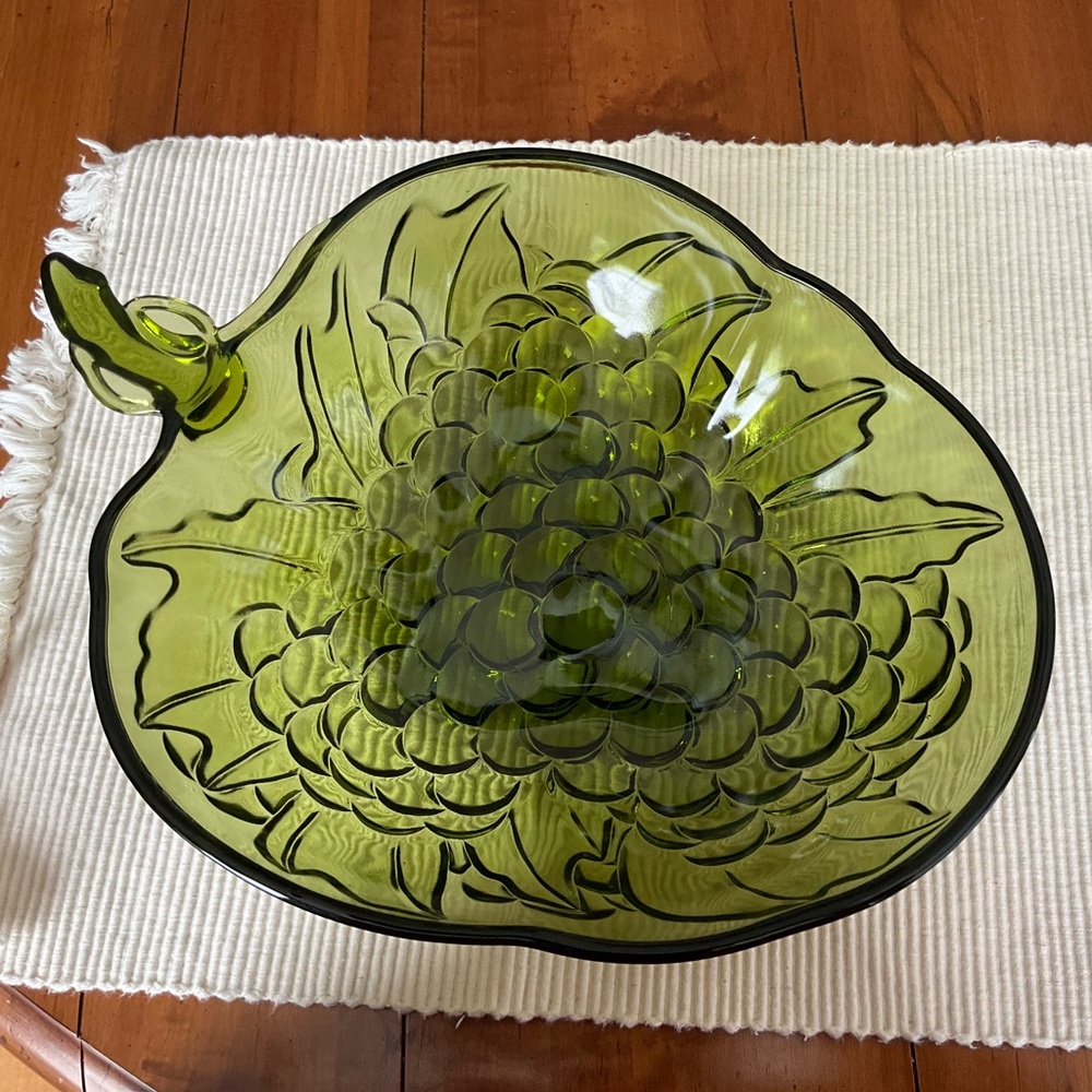 Vintage Indiana Pressed Glass Grape Bowl Green